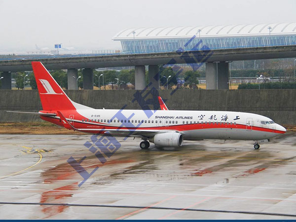 上海空运|上海机场因大风雷雨天气，航班遭延迟